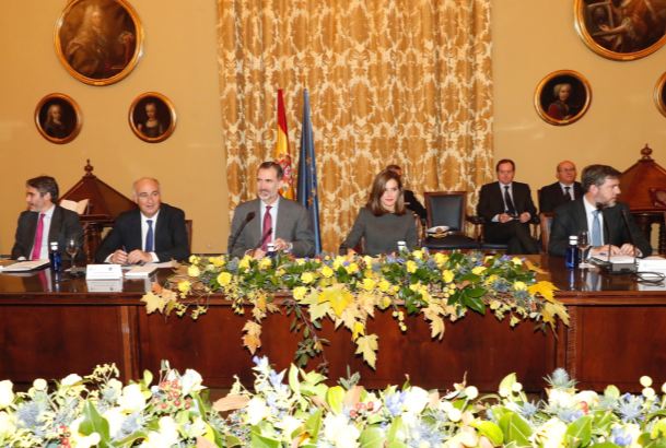 Sus Majestades los Reyes durante la reunión del Pleno del Real Patronato de la Biblioteca Nacional de España