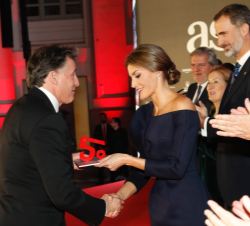 Su Majestad la Reina entrega el Premio a la mejor trayectoria deportiva al atleta Sebastian Newbold Coe