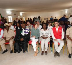 Su Majestad la Reina durante la presentación del Proyecto de formación de agentes de salud sobre mutilación genital femenina en Casamance