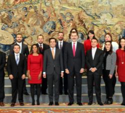 Su Majestad el Rey junto a los participantes de la XIX edición del Programa de Líderes Hispanos de Estados Unidos