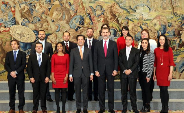 Su Majestad el Rey junto a los participantes de la XIX edición del Programa de Líderes Hispanos de Estados Unidos