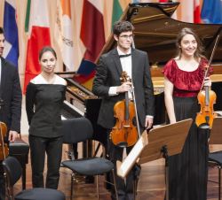 Los músicos del Grupo Arriaga del Banco de España reciben el aplauso del público