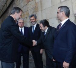 Su Majestad el Rey recibe el saludo del secretario permanente de la Cumbre Judicial Iberoamericana y presidente de la Suprema Corte de Justicia de Uru