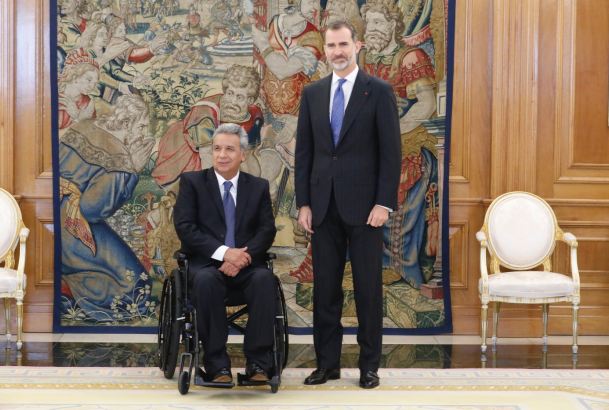 Su Majestad el Rey junto al Presidente del Ecuador, Lenin Moreno, momentos antes del encuentro