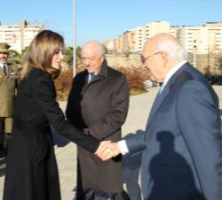 Su Majestad la Reina recibe el saludo del presidente de la FAD, Ignacio Bayón