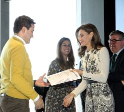 Su Majestad la Reina entrega el premio "Acción Magistral 2017" en la categoría A al director del CEIP Laredo de Chapela-Redondela (Pontevedr