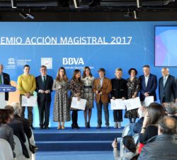 Fotografía de grupo con los premiados