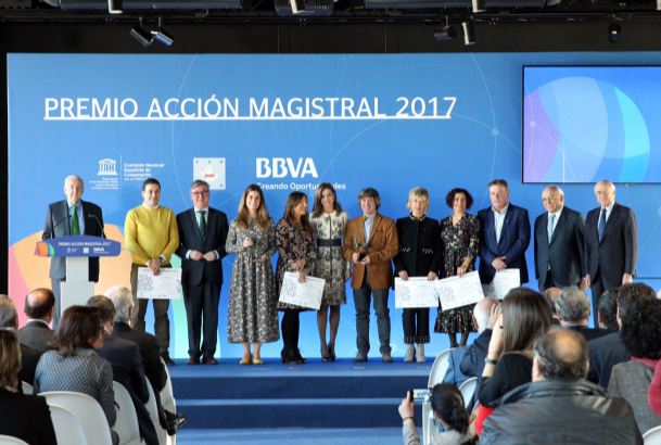 Fotografía de grupo con los premiados