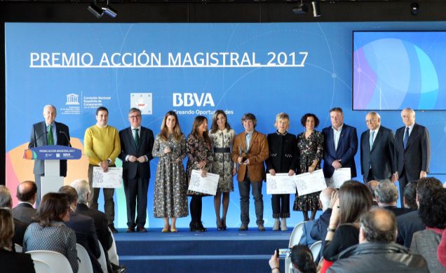 Fotografía de grupo con los premiados