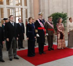 Sus Majestades los Reyes y Sus Majestades los Reyes Don Juan Carlos y Doña Sofía en el Zaguán de Embajadores
