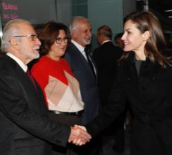 Su Majestad la Reina recibe el saludo de especialistas de Fundéu
