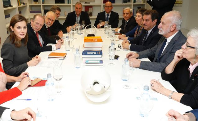 Su Majestad la Reina durante la reunión ordinaria del Consejo Asesor de Fundéu BBVA