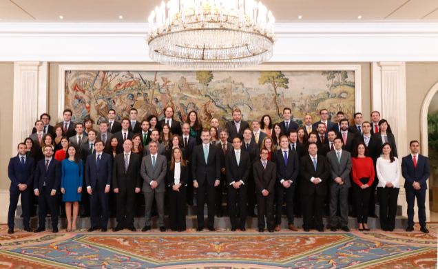 Su Majestad el Rey junto a la XXIII promoción del Cuerpo Superior de Sistemas y Tecnologías de la Información de la Administración del Estado