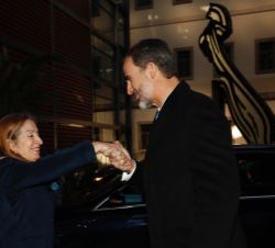 Su Majestad el Rey recibe el saludo de la presidenta del Congreso de los Diputados, Ana Pastor