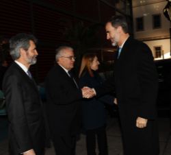 Su Majestad el Rey recibe el saludo del presidente del Tribunal Constitucional, Juan José González Rivas