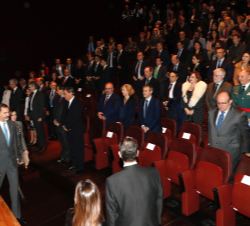 Don Felipe y Doña Letizia acceden al auditorio