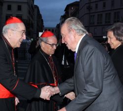Su Majestad el Rey Don Juan Carlos en presencia de Doña Sofía recibe el saludo del cardenal arcipreste de la Basílica Papal de Santa María la Mayor, S