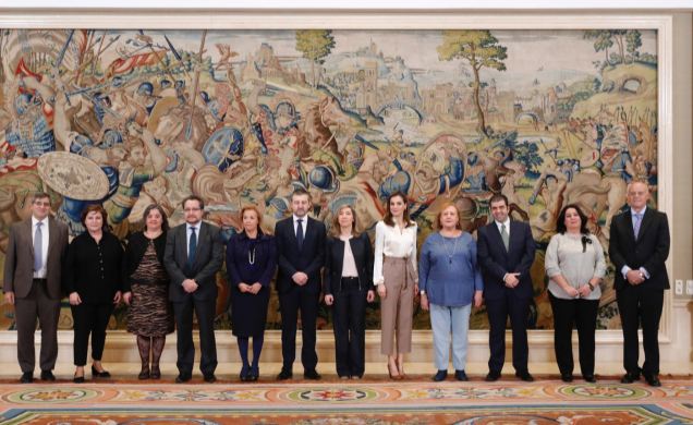 Su Majestad la Reina junto a la representación del Foro Español de Pacientes asistente a la audiencia