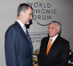 Su Majestad el Rey junto al presidente de la República Federativa de Brasil, Michel Temer