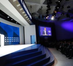 Su Majestad el Rey durante su intervención en el Foro Económico Mundial 