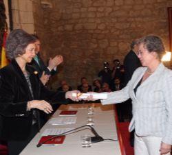 Doña Sofía entrega la Mención Especial a la publicación “El Patrimonio Hidráulico de la provincia de Alicante, en la categoría de Investigación,