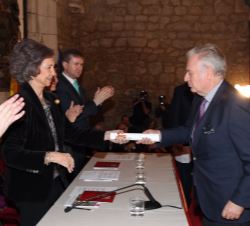 Doña Sofía entrega el Premio Hispania Nostra en la categtoría de Señalización del Patrimonio Ciultural 2016 a Conservación y mantenimiento del Toro de