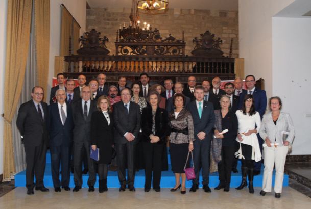 Su Majestad la Reina Doña Sofía junto a los premiados y autoridades