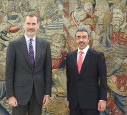 Su Majestad el Rey junto a Su Alteza el Jeque Abdullah Bin Zayed Al Nahyan, ministro de Asuntos Exteriores y de Cooperación Internacional de los Emira