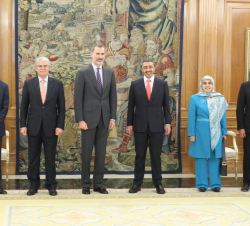 Su Majestad el Rey y Su Alteza el Jeque Abdullah Bin Zayed Al Nahyan, ministro de Asuntos Exteriores y de Cooperación Internacional de los Emiratos Ár