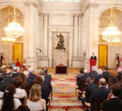 Vista general del salón de Columnas durante la intervención de Su Majestad el Rey