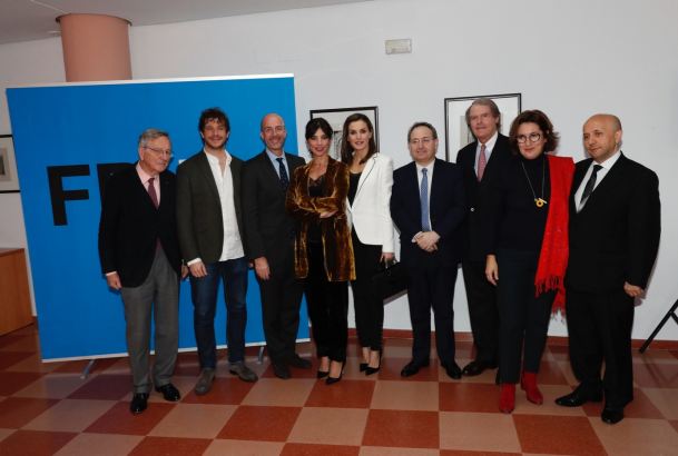 Su Majestad la Reina junto a los miembros del jurado
