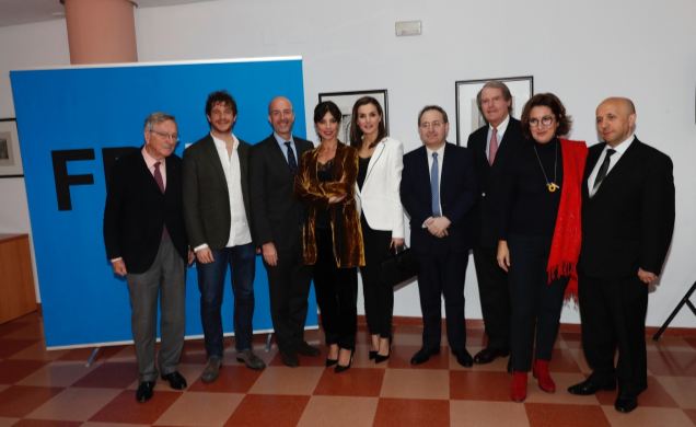 Su Majestad la Reina junto a los miembros del jurado
