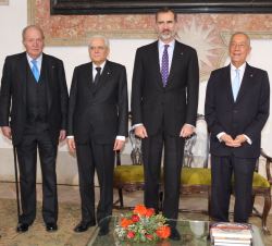 Don Felipe y Don Juan Carlos acompañados por el Presidente de Portugal y el Presidente de Italia