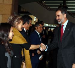 Su Majestad el Rey recibe el saludo de los miembros del jurado
