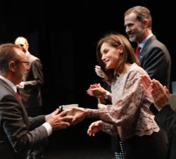 Su Majestad la Reina entrega el Premio Nacional de Diseño, modalidad “Empresas”, a Vicente Berbegal Pérez 
