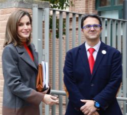 Doña Letizia junto al presidente de FEDER, Juan Carrión