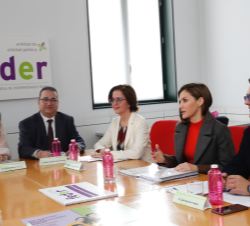 Doña Letizia durante el desarrollo de la reunión de trabajo