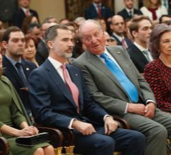 Sus Majestades los Reyes, Sus Majestades los Reyes Don Juan Carlos y Doña Sofía en primera fila de asientos 