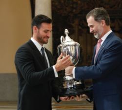 Su Majestad el Rey entrega el Premio Rey Felipe, al piragüista Saúl Craviotto 