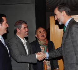 Su Majestad el Rey recibe el saludo de secretario general de la Confederación Sindical de Comisiones Obreras (CC.OO.), Unai Sordo