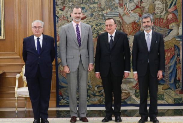 Su Majestad el Rey junto al presidente del Tribunal Europeo de Derechos Humanos, Guido Raimondi; el presidente del Tribunal Constitucional, Juan José González Rivas y el presidente del Tribunal Supremo, Carlos Lesmes