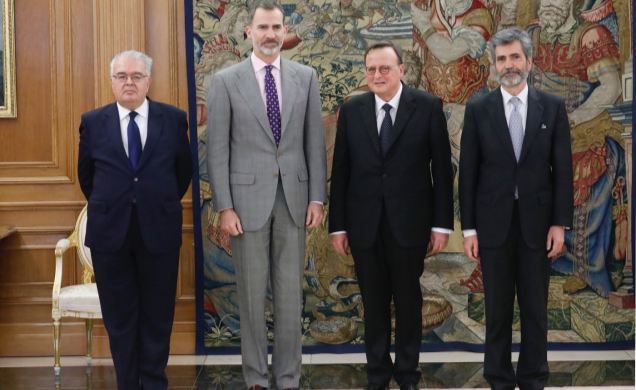 Su Majestad el Rey junto al presidente del Tribunal Europeo de Derechos Humanos, Guido Raimondi; el presidente del Tribunal Constitucional, Juan José 