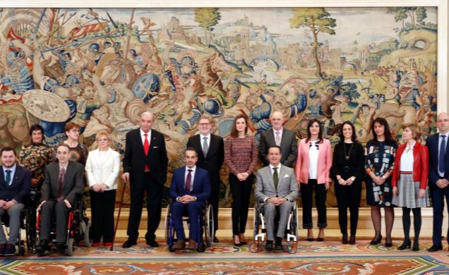 Su Majestad la Reina junto a los asistentes a la audiencia de la Fundación ASPAYM Castilla y León