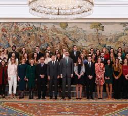 Su Majestad el Rey junto a la última promoción de Registradores de la Propiedad, Mercantiles y de Bienes Muebles