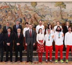 Sus Majestades los Reyes junto al Equipo Olímpico Español participante participante en los Juegos Olímpicos de Pyeongchang 2018