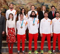 Sus Majestades los Reyes junto al Equipo Olímpico Español participante participante en los Juegos Olímpicos de Pyeongchang 2018