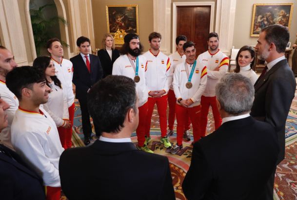 Don Felipe y Doña Letizia durante el desarrollo de la audiencia