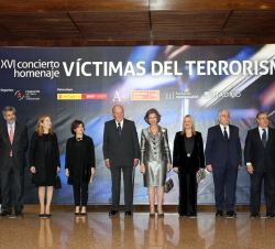 Don Juan Carlos y Doña Sofía junto a las autoridades asistentes al XVI Concierto Homenaje a las Víctimas del Terrorismo