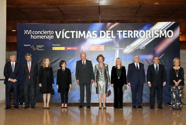Don Juan Carlos y Doña Sofía junto a las autoridades asistentes al XVI Concierto Homenaje a las Víctimas del Terrorismo