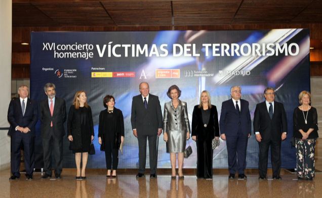 Don Juan Carlos y Doña Sofía junto a las autoridades asistentes al XVI Concierto Homenaje a las Víctimas del Terrorismo